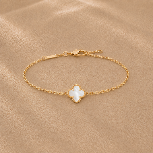 Ivorie: Mother of Pearl Quatrefoil Bracelet in 925 Sterling Silver