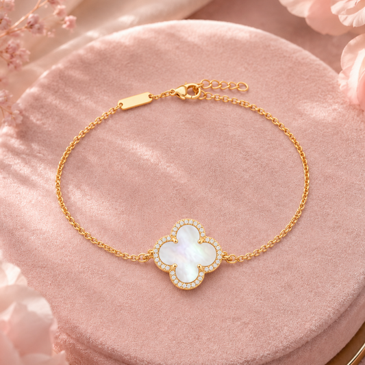 Avoria: Mother of Pearl Quatrefoil Bracelet in Gold vermeil 925 Sterling Silver