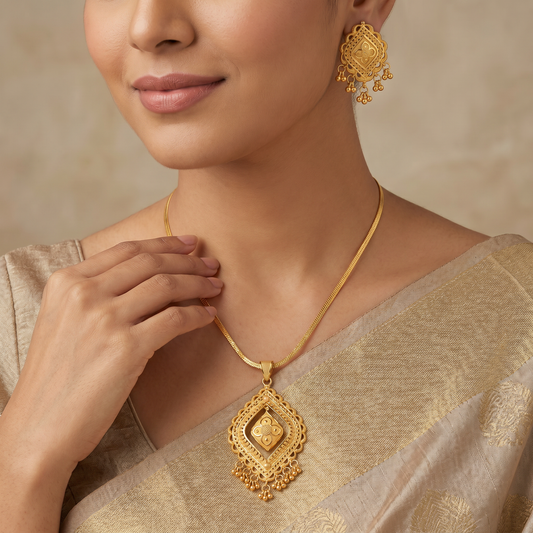 Raivika Pendant Set