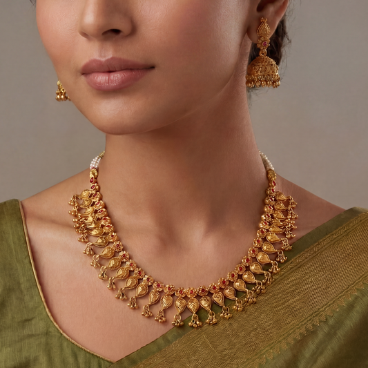 Veenika Necklace Set