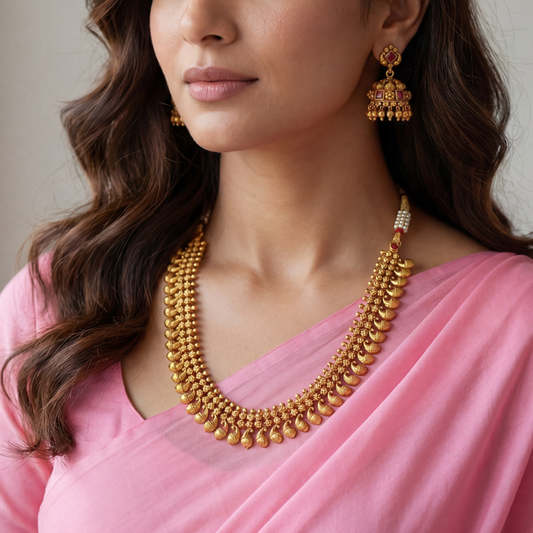Mrinalini Necklace Set
