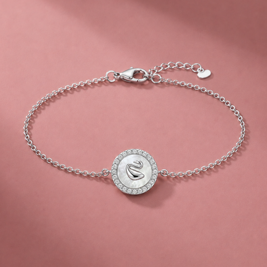 Mother-of-Pearl Swan Station Bracelet in 925 Sterling Silver